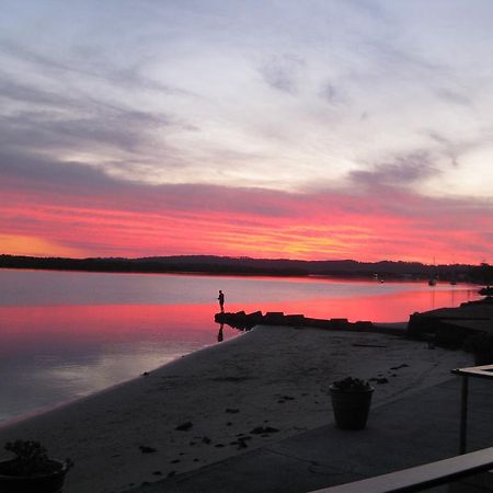 Villa Riviera On River Front Ballina Exterior foto