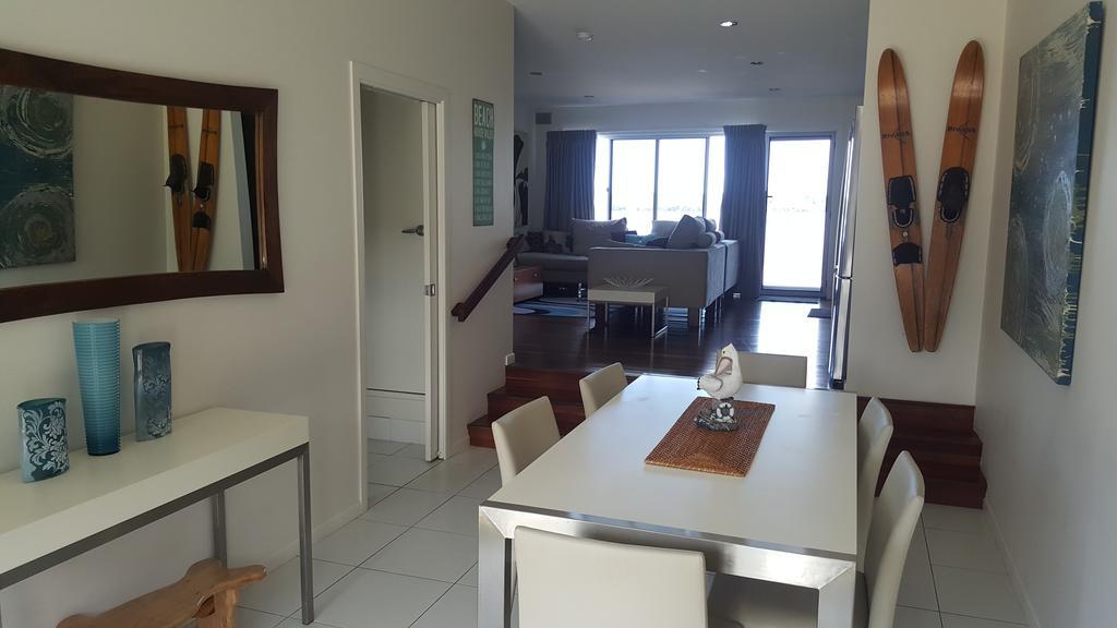 Villa Riviera On River Front Ballina Exterior foto