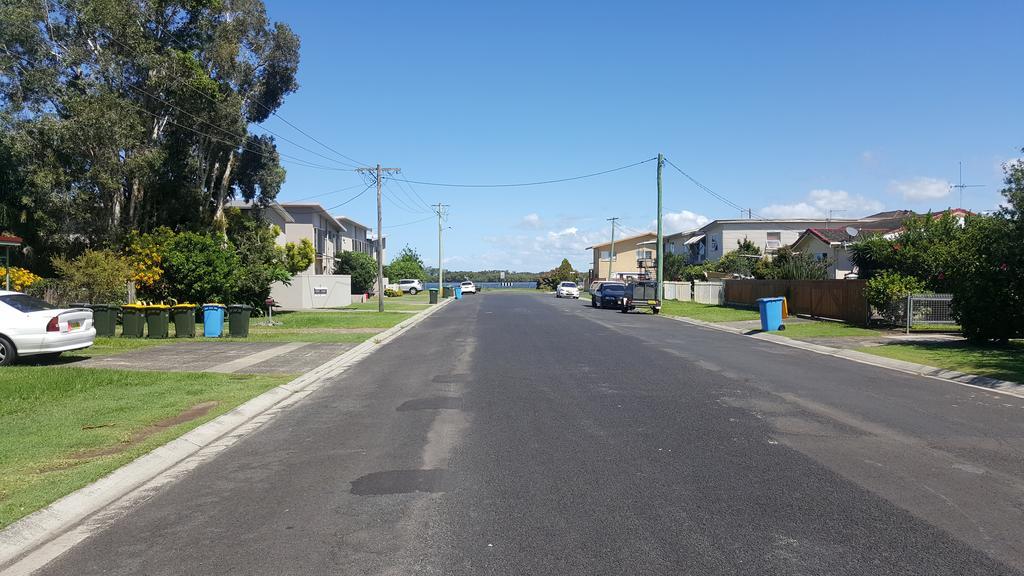 Villa Riviera On River Front Ballina Exterior foto